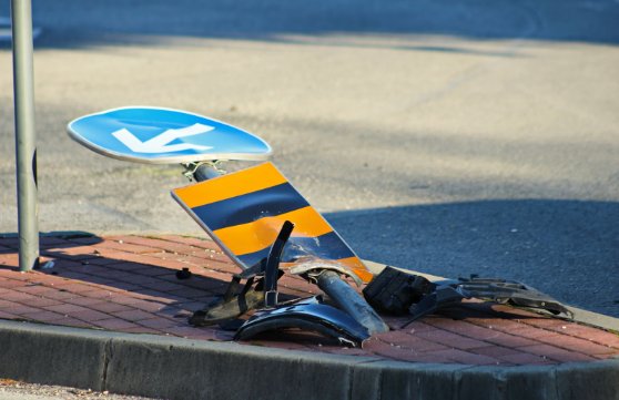 How-to-Handle-Damaging-a-Road-Sign.jpg